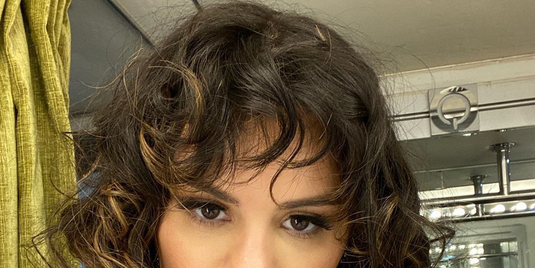 Selena Gomez S Curly Hair And Bangs Is The Look Of 2020