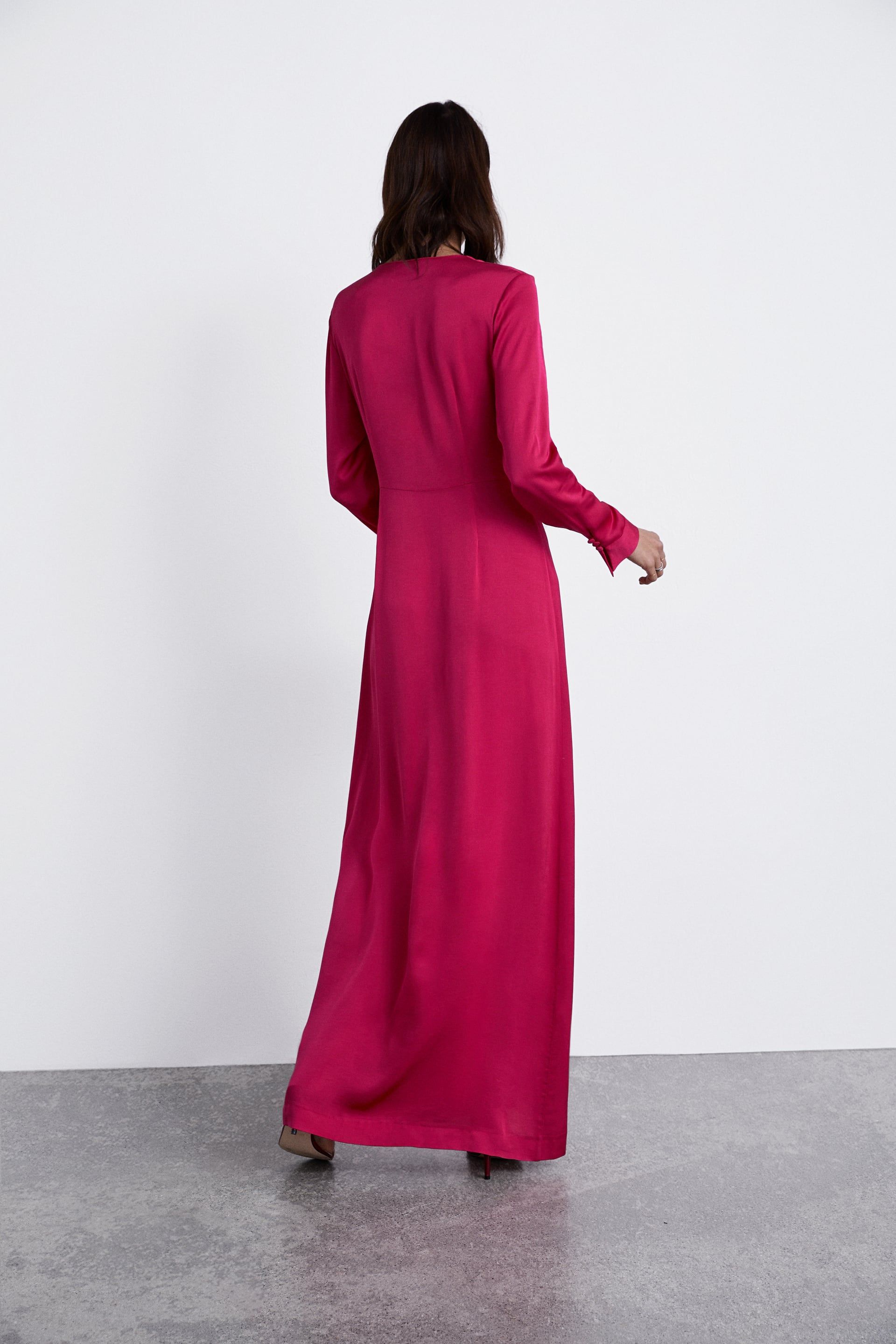 Zara acaba de sacar a la venta el vestido de fiesta más de su historia - Zara vende un vestido espectacular en todas las tallas