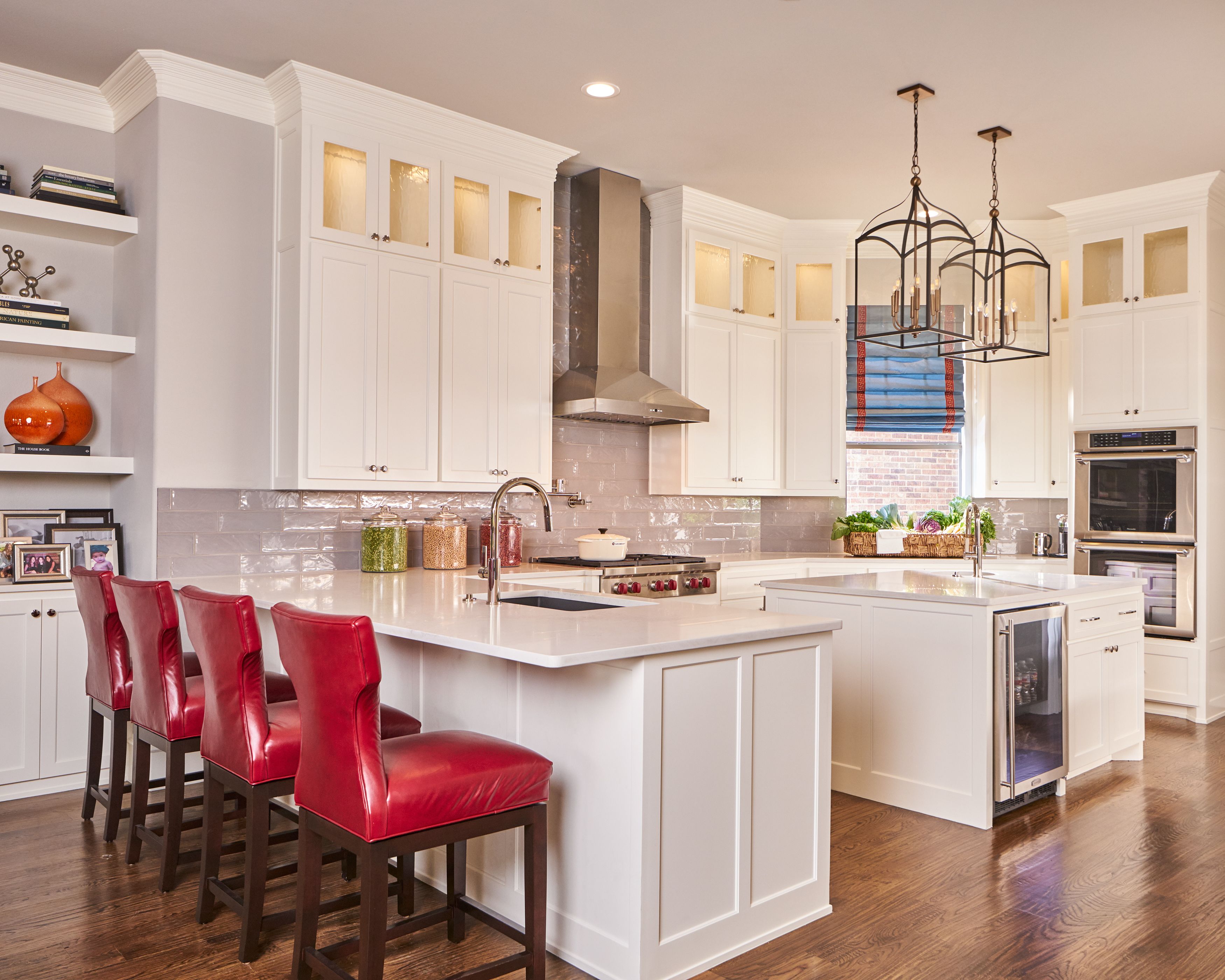 Peninsula Kitchen Cabinets : Tips To Make More Leg Room Under Kitchen