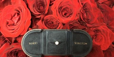 25ansウエディングオフィシャルブライズの私物のハリ・ウィンストンのエンゲージリングとリングボックス