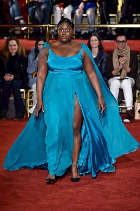 Modelos 'plus size' y hombres vestidos de mujer en el desfile de Christian Siriano Modelos 'plus size' y hombres vestidos de mujer en el desfile de Christian Siriano
