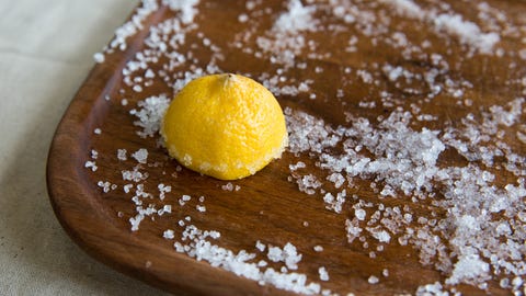 cleaning cutting board