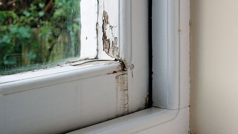 cracks in window sill