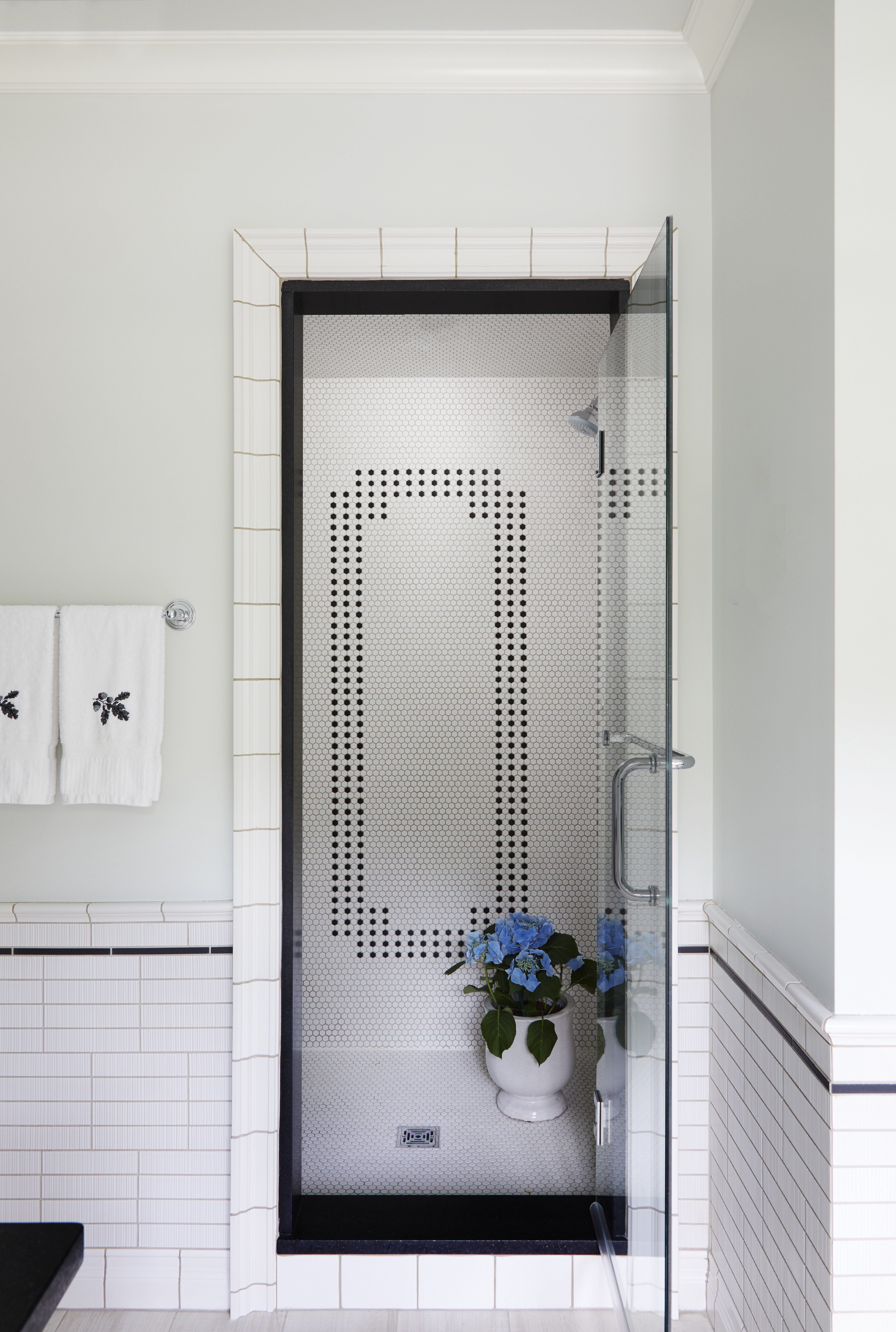 Walk In Bathroom Shower Designs : 11 Brilliant Walk In Shower Ideas For Small Bathrooms British Ceramic Tile / They give your bathroom a modern and fresh look and efficiently use the space that you have.