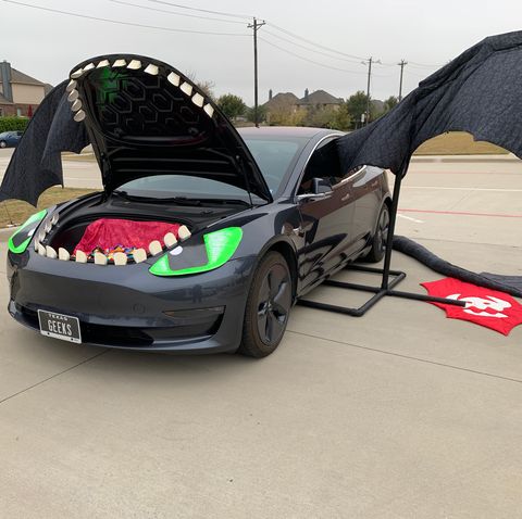 trunk or treat toothless set up