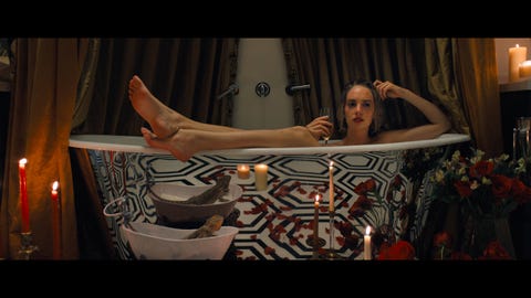 DO REVENGE do revenge l r maya hawke as eleanor in do revenge cr courtesy of netflix © 2022