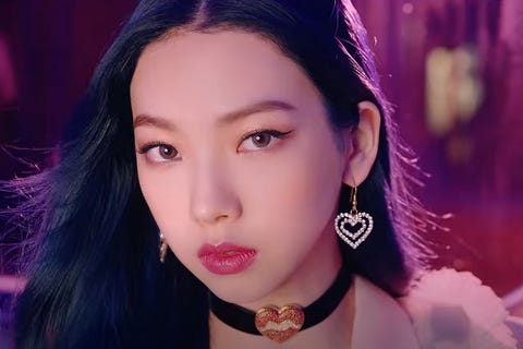 デビューしたばかりの大型新人aespa エスパ Mv Black Mamba のヘア メイクを徹底解説 デビューしたばかりの大型新人aespa エスパ Mv Black Mamba のヘア メイクを徹底解説