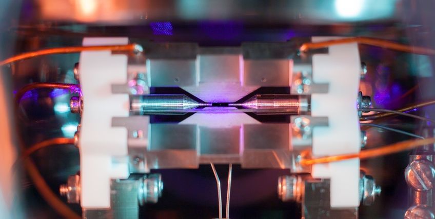 This Picture of a Single Atom Is Visible With the Naked Eye (If You Look Really Hard)