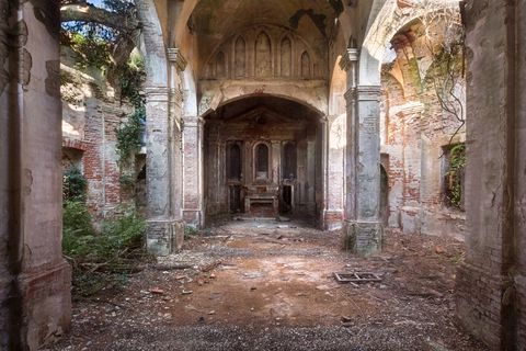 abandoned-church-19-1492633275.jpg