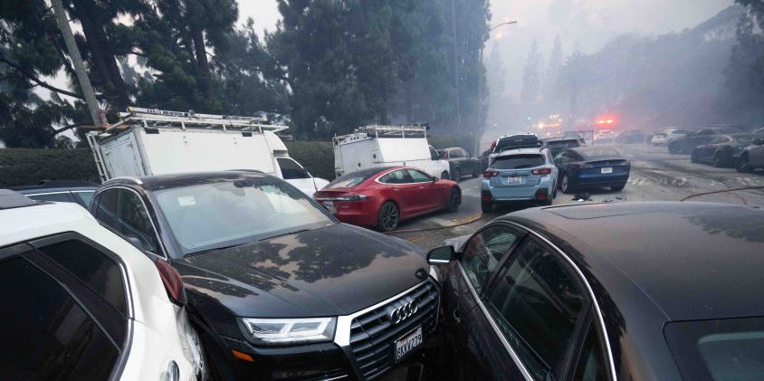 Firefighters Bulldoze Abandoned Cars Aside in Battle Against California Blaze