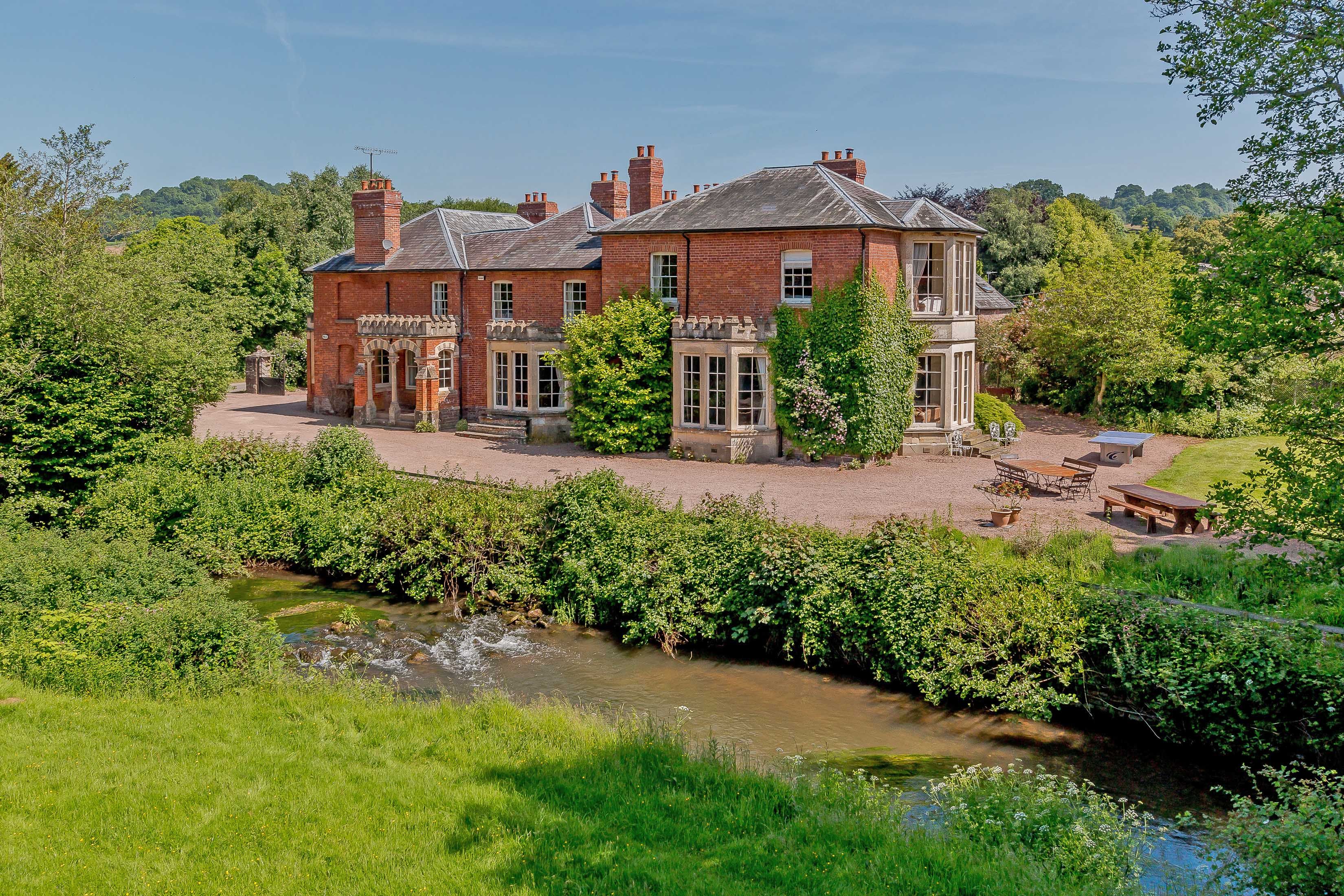 Former 18th Century Herefordshire Coaching Inn With Magical