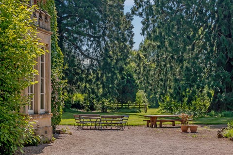 Former 18th Century Herefordshire Coaching Inn With Magical