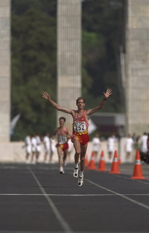 Abel Anton entra vencedor en el Mundial de Atenas 1997 en la prueba de maratón abel anton entra vencedor en el mundial de atenas 1997 en la prueba de maratón