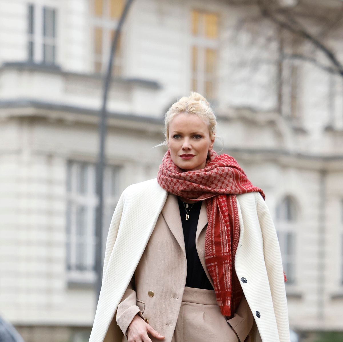 Cómo lucir un abrigo blanco: prenda más del invierno