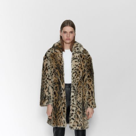 comercio Dar a luz Al por menor Zara tiene el abrigo 'animal print' perfecto para Nochevieja