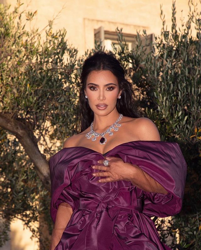 1 - Guida all’acconciatura elegante di Kim Kardashian da Dolce&Gabbana