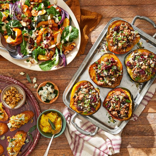 acorn squash recipes on a wooden table