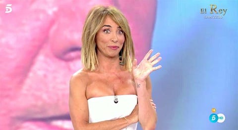 maria patiño salvame telecinco maria patiño de pie presentador salvame telecinco