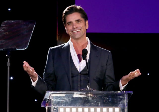 A niva tatuagem de jonh stamos é real John Stamos Got A Hilarious Fake Tattoo To Escalate His Prank War With Nick Jonas