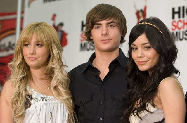 Why Zac Efron Isn't Singing With the High School Musical Cast in the ...