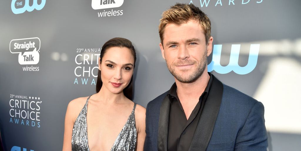 Chris Hemsworth Thor Y Gal Gadot Wonder Woman En El Gimnasio The actor settled the idea of a potential showdown after gadot playfully called out hemsworth in a twitter interview with katie couric. chris hemsworth thor y gal gadot