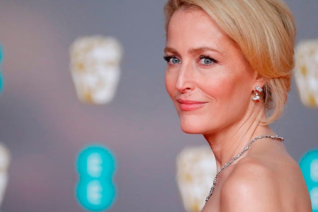 How Gillian Anderson Looks So Young At 52 Her Anti Aging Routine