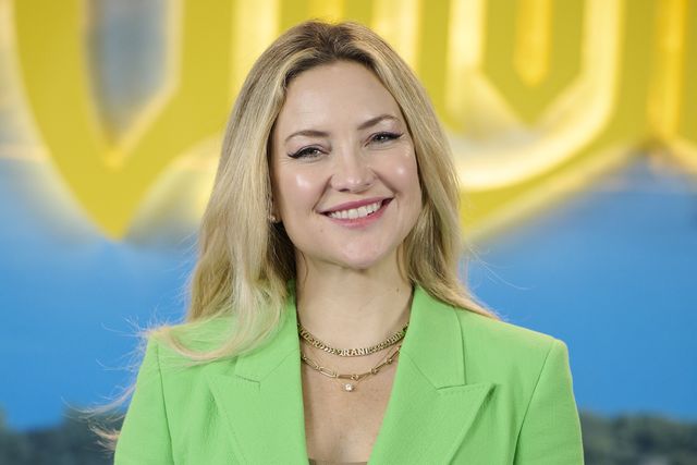 Actress Kate Hudson simply revealed 7 magnificence secrets and techniques she swears by
