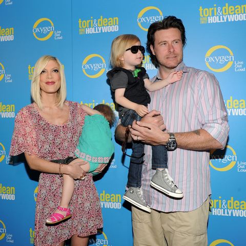 What Is Tori Spelling S Net Worth How Much Does The Bh90210 Star Make