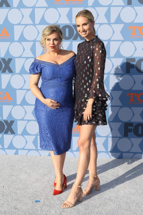 Last Man Standing S Amanda Fuller Shows Off Baby Bump On The Red Carpet