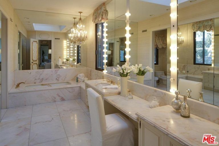 Celebrity Bathrooms Most Insane Celebrity Bathrooms Kris Jenner Marilyn Monroe Lady Gaga