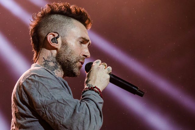 Adam Levine Sin Camiseta Musculos Y Tatuajes Se Pone En Forma Adam levine y el significado de sus tattoos. adam levine sin camiseta musculos y