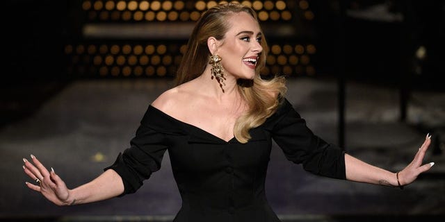 Adele: sus fotos sin maquillaje y con un vestido tie dye