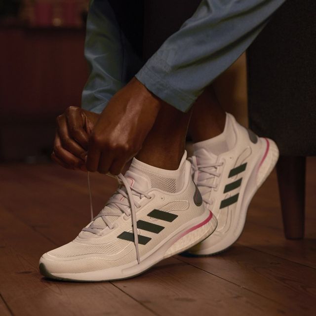 Caliza Hambre Hay una tendencia Qué zapatillas de running de Adidas elijo para correr, andar o ir (cómoda)  a la oficina?