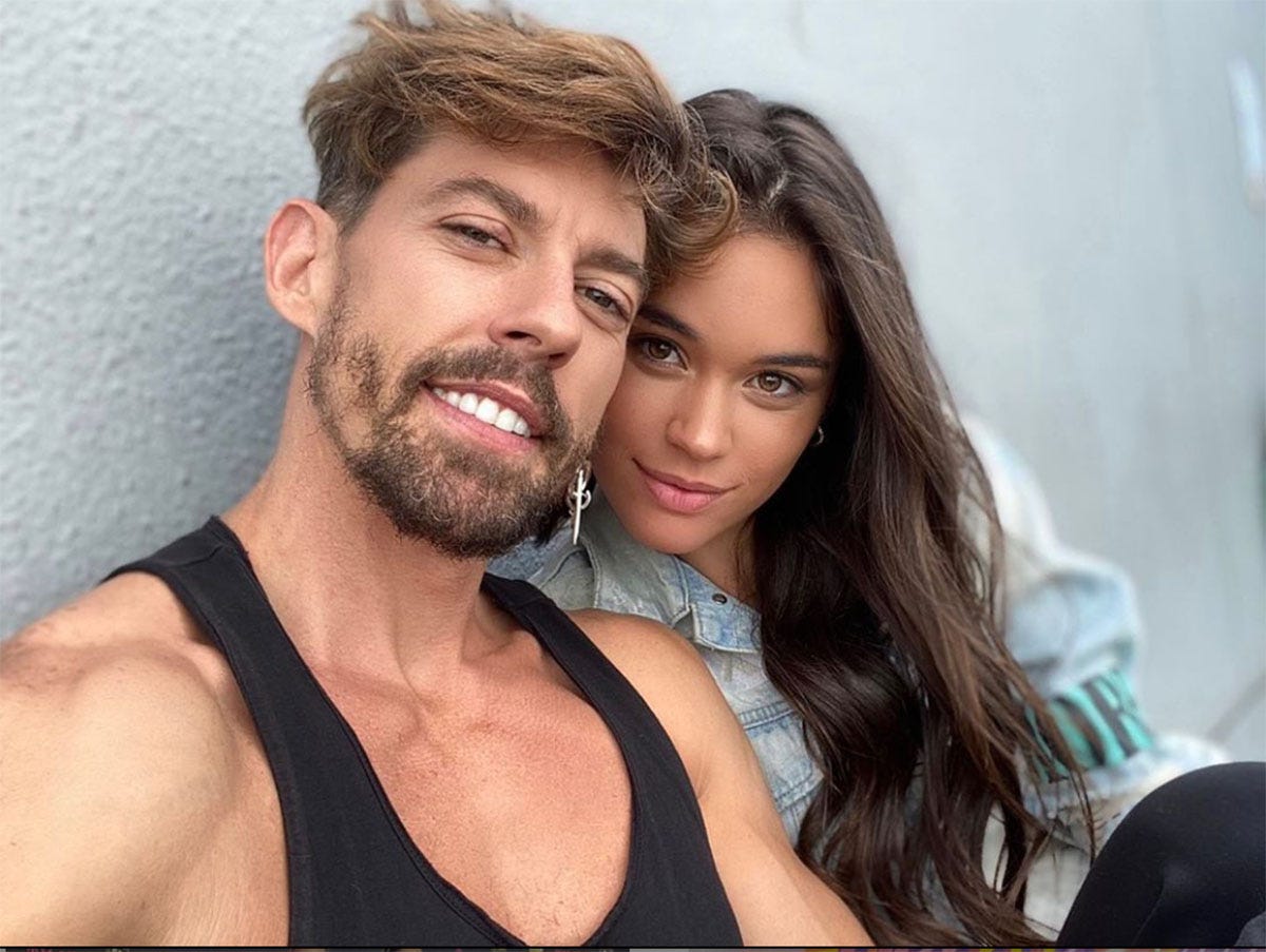 Adrián Lastra y su chica, a duo para amenizar la cuarentena