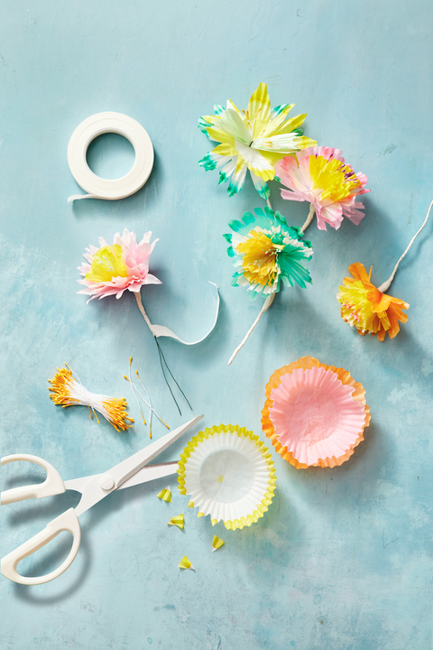 adult craft ideas, cupcake liner paper flowers