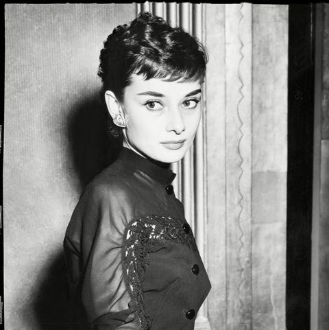 オードリー ヘプバーンの恋多き激動人生と63年間の美貌をプレイバック ハーパーズ バザー Harper S Bazaar 公式 オードリー ヘプバーンの恋多き激動人生と63年間の美貌をプレイバック ハーパーズ バザー Harper S Bazaar 公式
