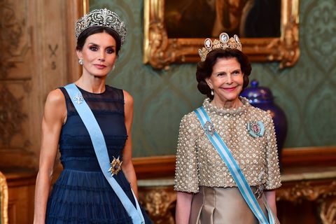 ロイヤルたちが華麗なティアラを披露！　スペインのフェリペ国王とレティシア王妃、スウェーデンを訪問