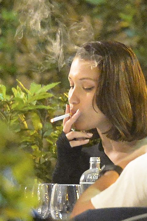 たばこ姿 をパパラッチ スーパーモデルから有名歌手まで 実は喫煙者だった女性セレブたち26人