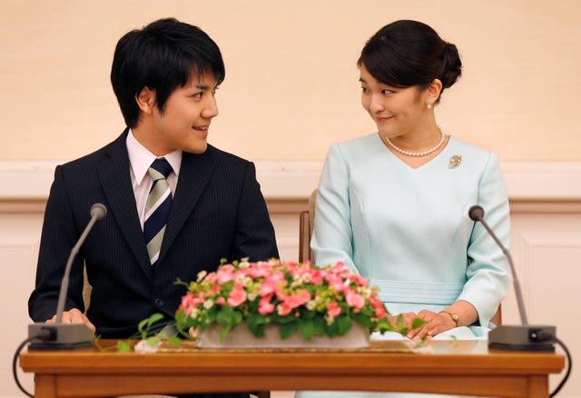 秋篠宮眞子さまご成婚記念♡世界のロイヤルカップルの婚約発表をプレイ