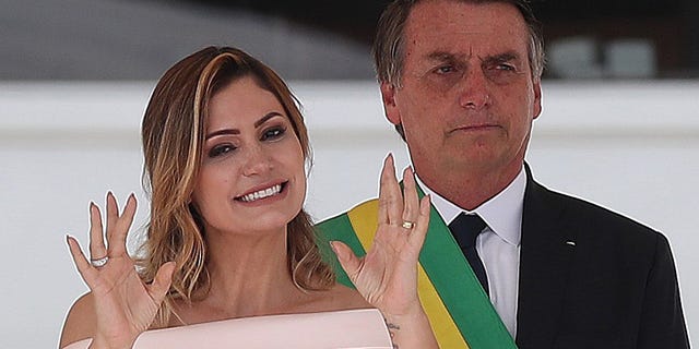 ブラジルのボルソナロ大統領夫人 ミシェル ボルソナロの美麗なるご公務ファッション ブラジルのボルソナロ大統領夫人 ミシェル ボルソナロの美麗なるご公務ファッション