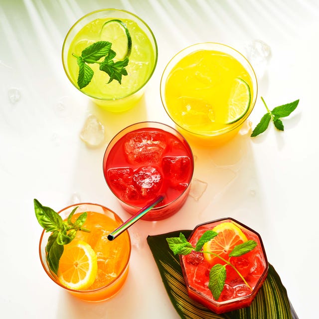 Agua fresca Snimak agua murala odozgo na bijelom stolu