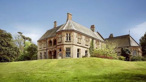 Airbnb - Weston Manor House - Instagram