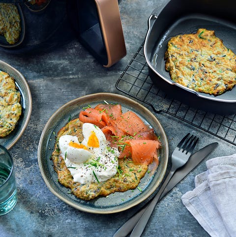 airfryer-recept-courgettepannenkoekjes-gerookte-zalm-ei