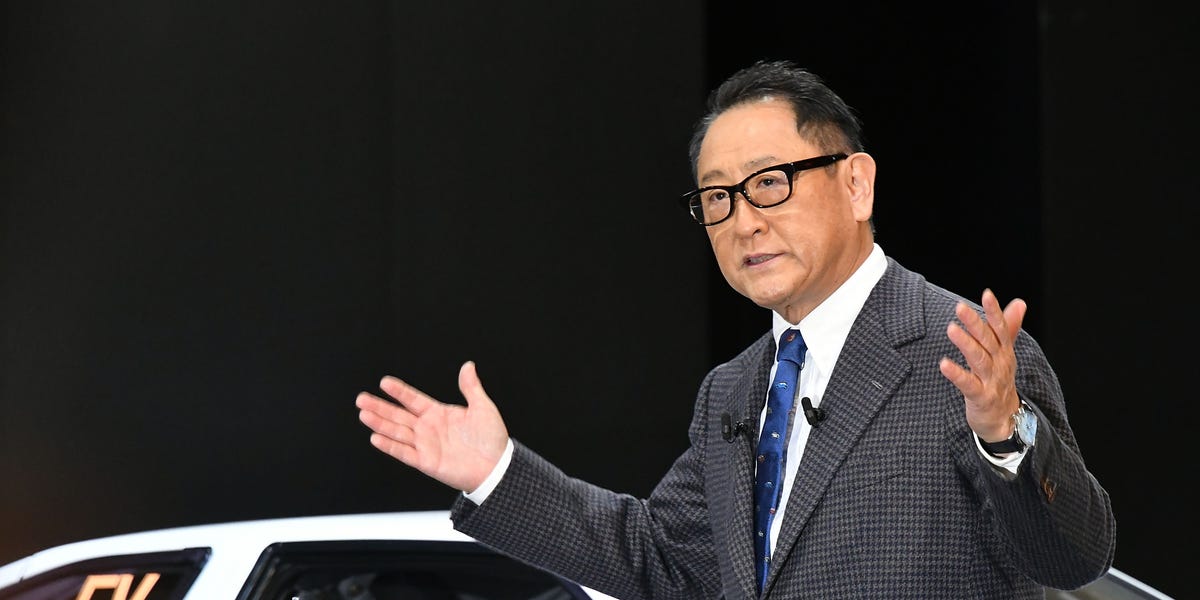 Akio Toyoda renuncia a su puesto como CEO de Toyota - Car and Driver 