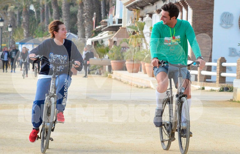 alba-diaz-novio-bicicleta-1547205165.jpg