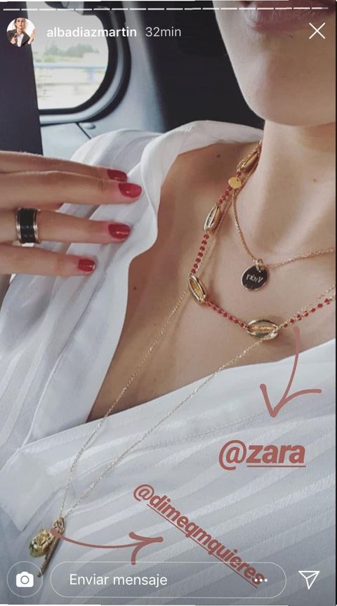 El collar de conchas de Zara de Alba Díaz el complemento perfecto para camisa blanca