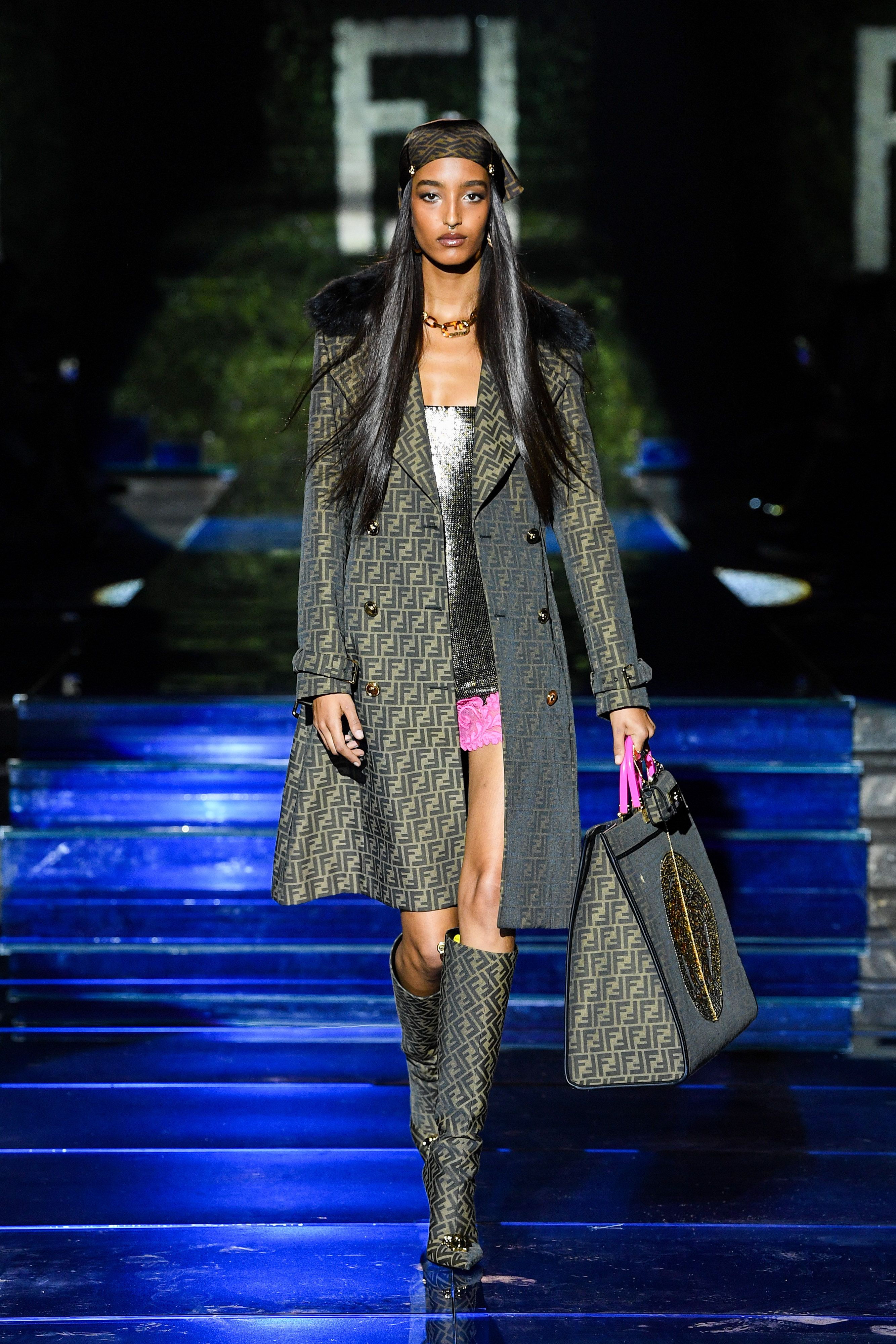 Fendi與Versace驚喜推出Fendace聯名系列！米蘭時裝周壓軸大秀重現