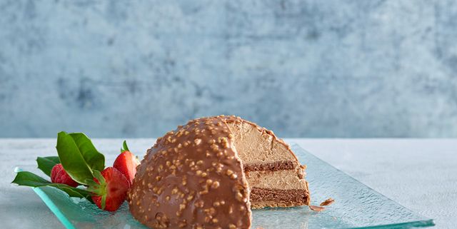 Aldi Uk Is Selling A Giant Ferrero Rocher Inspired Cake For The Holidays
