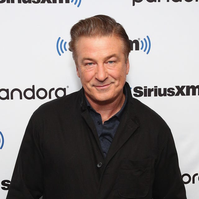 Alec Baldwin Kicked Off Plane Over Words With Friends Bbc News