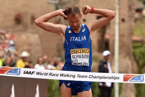 el marchador italiano alex schwazer celebra su triunfo en los 50km marcha de la copa del mundo de marcha celebrada en roma en mayo de 2016 ahora está sancionado por dopaje